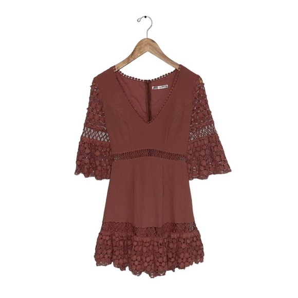 Saints + Secrets Dress Women's Size XS Rose Taupe Crochet Cut Out 3/4 Sleeves - Picture 1 of 8